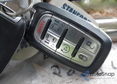 2017 Chrysler Pacifica Touring-L z USA, uszkodzony, nr VIN 2C4RC1BG9HR526563